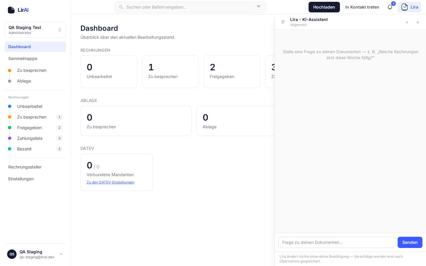 Screenshot der Lira-Assistenten-Seitenleiste im Dashboard: Chatverlauf mit einer Beispielfrage zu einem Dokument und Eingabefeld für weitere Fragen