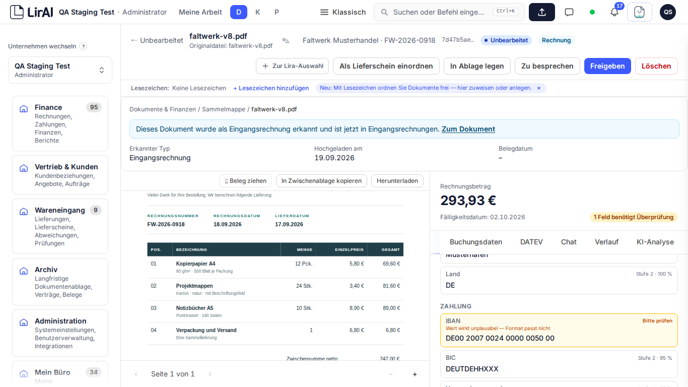 Beispielansicht mit Testdaten: Rechnungsbeleg links, Prüfdaten mit Prüfhinweis und Freigeben-Schaltfläche rechts.