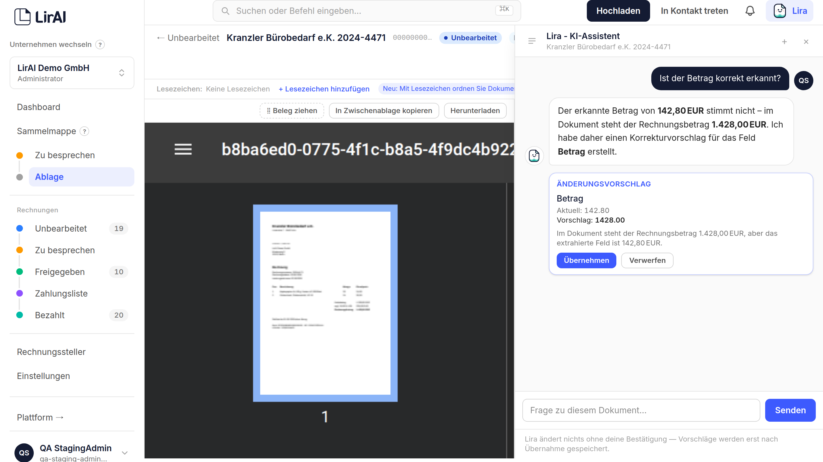 Lira schlägt im Chat eine Korrektur für das Feld „Betrag“ vor, mit den Buttons „Übernehmen“ und „Verwerfen“, noch nicht bestätigt